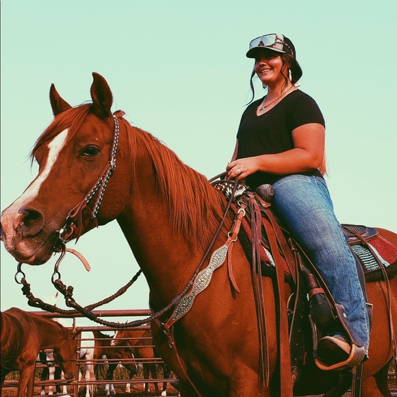 Meet your Posher, Sydnie - Picture 2 of 3